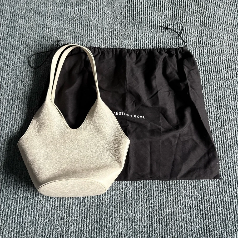 Aesther Ekme Phantom Bucket shoulder handbag in Creme used 2x - Picture 2 of 11